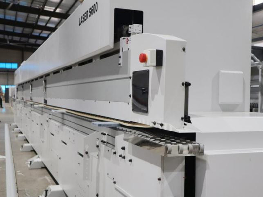 Pannelli di fascia alta senza soluzione di continuità Intelligent Laser Edge Banding Machine